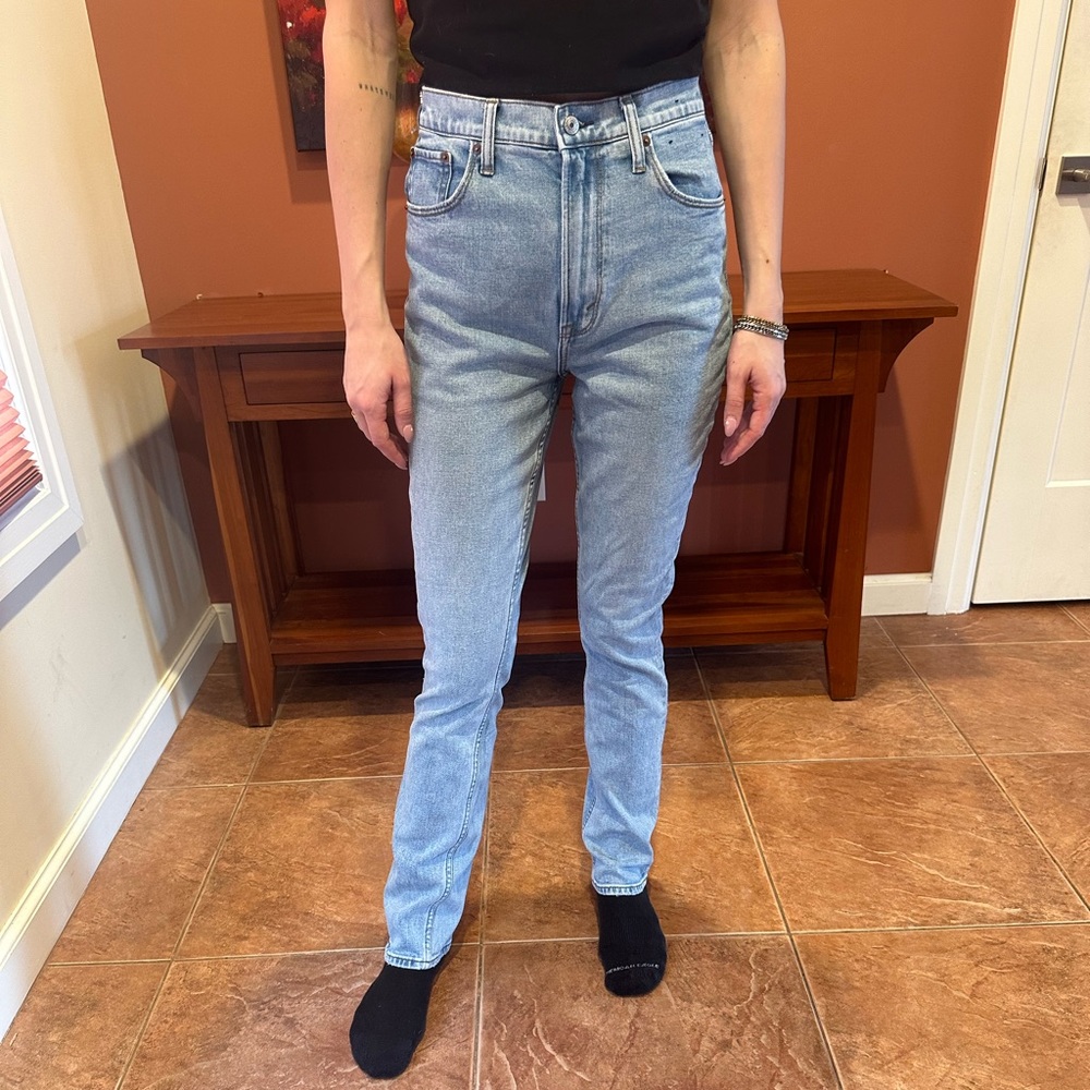 Abercrombie curve love 90s slim straight ultra high rise light wash